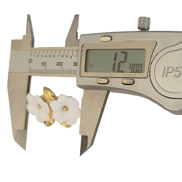 Trifari TM Gold Tone White Daisy Lucite Flower Necklace & Clip-On Earrings K358 - Picture 8 of 10